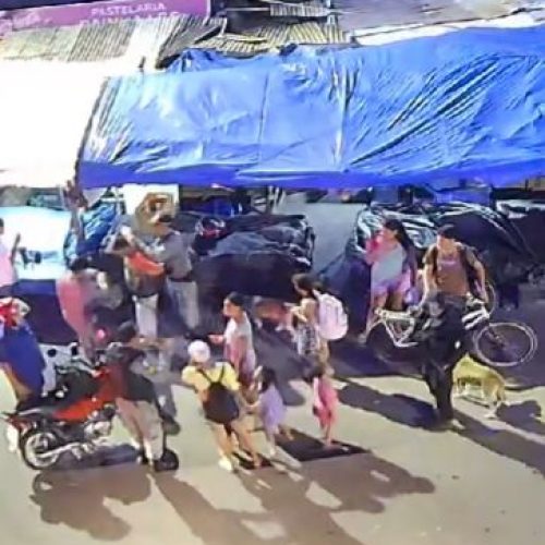 Homem é preso após agredir mulher em feira de Maceió; crime foi flagrado por câmeras