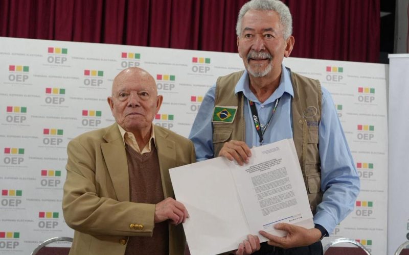 Líder da Missão do Observatório Eleitoral Internacional, deputado Paulão entrega relatório do Parlasul