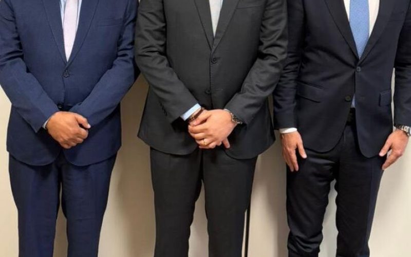 Prefeito Jorge Galvão busca novos investimentos para Jundiá em reunião com o Senador Fernando Farias e o Deputado Federal Luciano Amaral