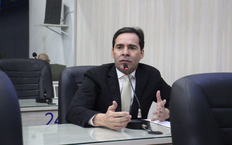 Kelmann critica abandono da saúde estadual e venda de imóvel do CAPS II em Maceió