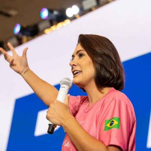Michelle Bolsonaro critica aproximação da esquerda com evangélicos e chama movimento de “desespero”