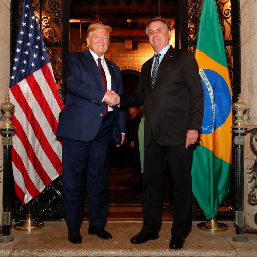 Trump se manifesta sobre Bolsonaro antes de reunião com Lula sobre tarifas