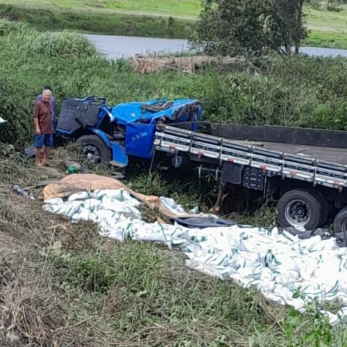 Caminhão se envolve em acidente na ponte entre Satuba e Santa Luzia do Norte