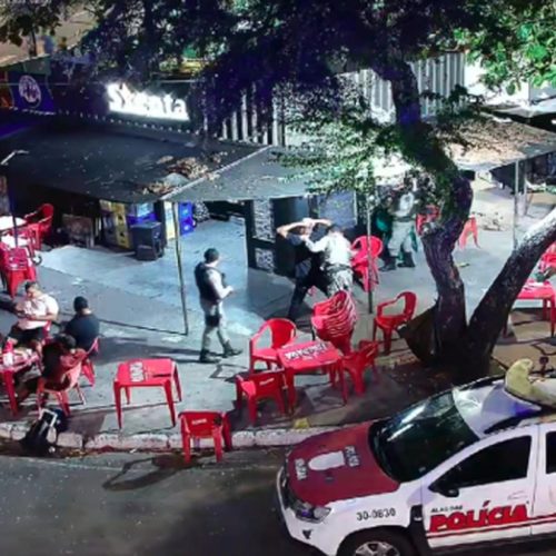 Homens com mandados de prisão em aberto são localizados no calçadão do Centro e em bar na Jatiúca