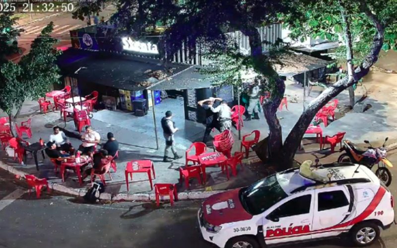 Homens com mandados de prisão em aberto são localizados no calçadão do Centro e em bar na Jatiúca