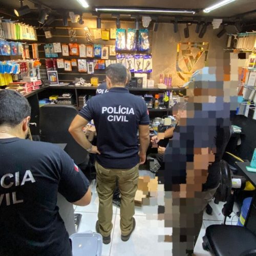 Operação Vitrine do Crime cumpre 20 mandados de busca e apreensão em estabelecimentos suspeitos de vender celulares roubados em Maceió