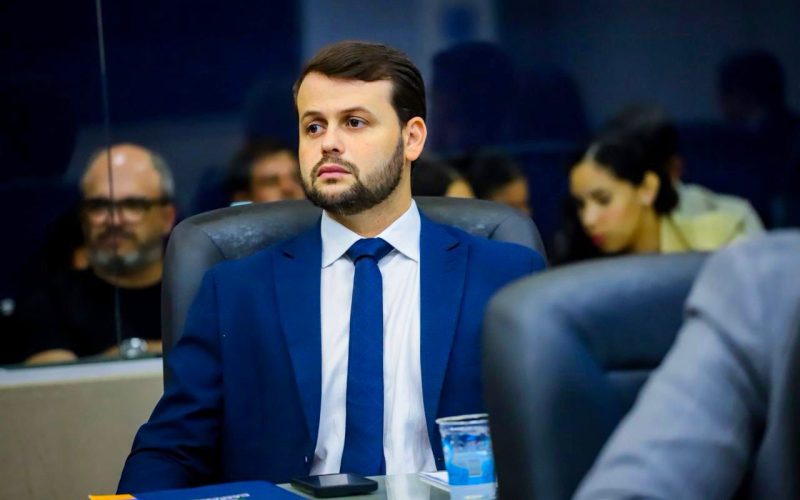 Vereador Neto Andrade denuncia venda irregular da área pública que abriga CAPS e delegacias na Jatiúca