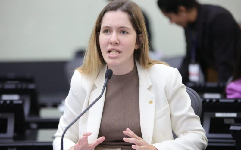 Cibele Moura solicita apoio de colegas para aprovação de projeto que protege mulheres grávidas em cursos militares