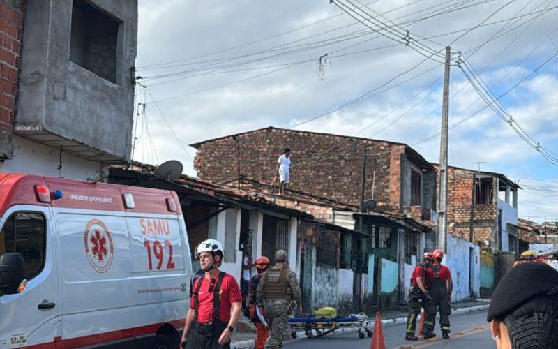 Homem em surt0 assusta ameaça pular de casa e assusta moradores na Chã da Jaqueira