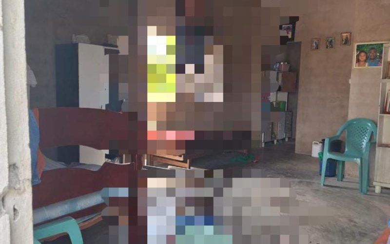 Mulher é morta com facadas pelo ex ao retornar para casa; Agressor se matou em seguida