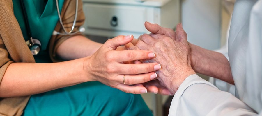 Supremo decide se planos de saúde podem reajustar mensalidade de idosos em contratos antigos