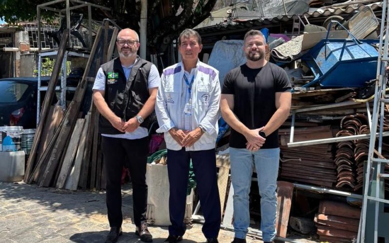 Vereador Delegado Thiago Prado solicita retirada de barracos instalados por acumulador