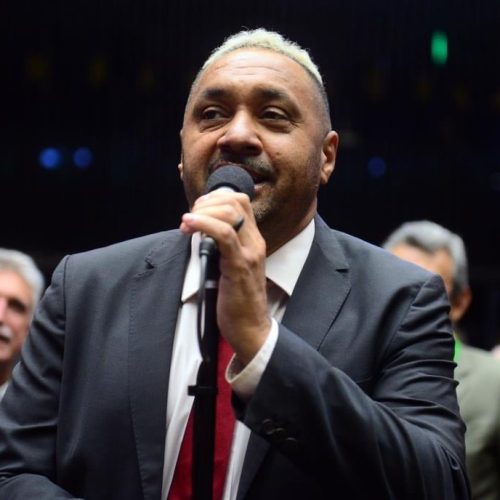 “Pior do que tá não fica”: Tiririca deixa o PL, volta ao Ceará e se filia ao PSD para disputar novo mandato em 2026