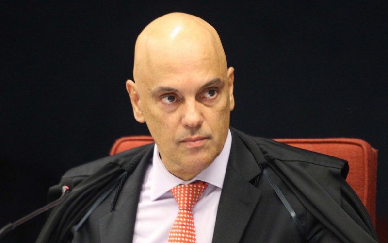Moraes nega pedido de ex-assessor de Bolsonaro para ir à formatura da filha