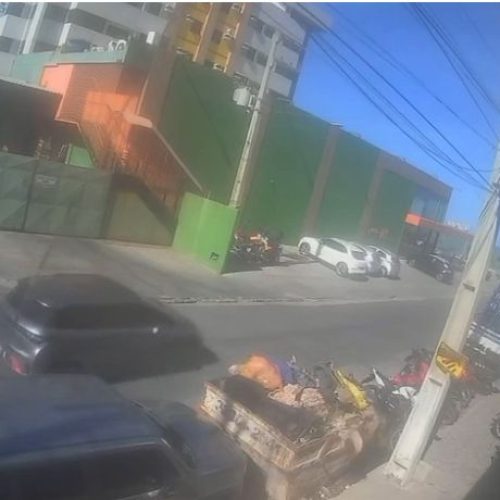 À luz do dia e sem medo: dupla rouba moto e foge em HB20