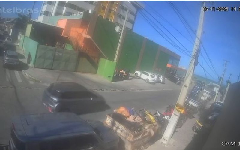 À luz do dia e sem medo: dupla rouba moto e foge em HB20