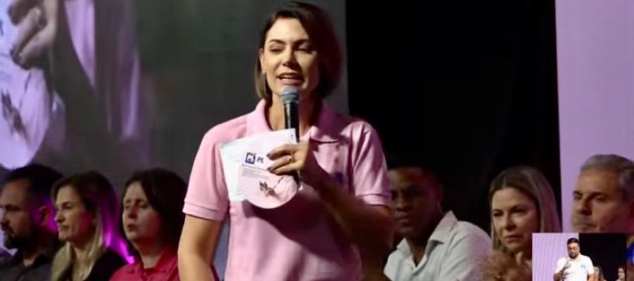 Michelle Bolsonaro diz que Jair é única opção da direita para eleições de 2026