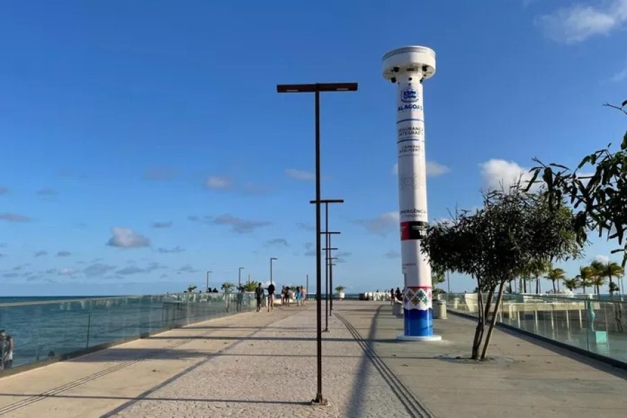 Homem é preso depois de quebrar câmera de videomonitoramento no Marco dos Corais