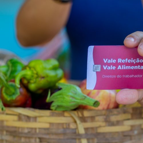 Lula assina decreto que muda regras do vale-refeição e vale-alimentação