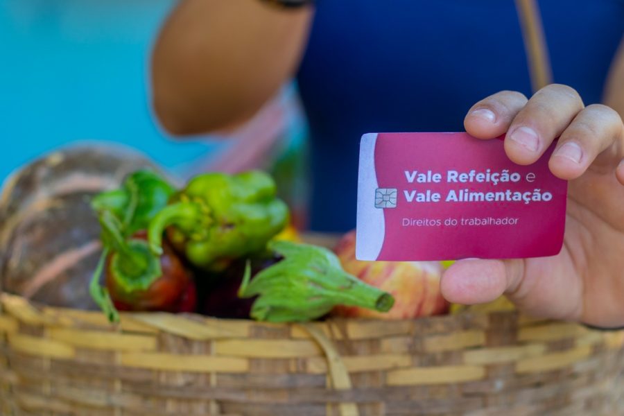 Lula assina decreto que muda regras do vale-refeição e vale-alimentação