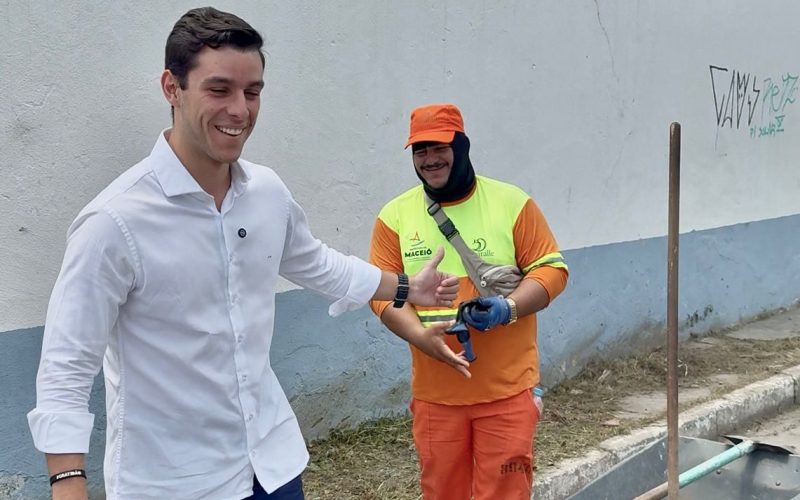 Após solicitação durante fiscalização, Caio Bebeto aciona Alurb e área escolar é revitalizada
