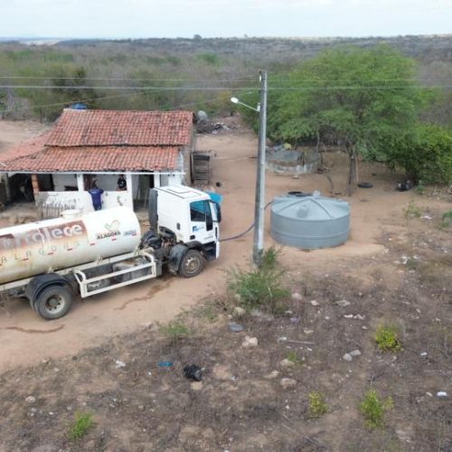 Prefeitura de Delmiro Gouveia realiza mutirão emergencial de água e beneficia 54 famílias na Zona Rural