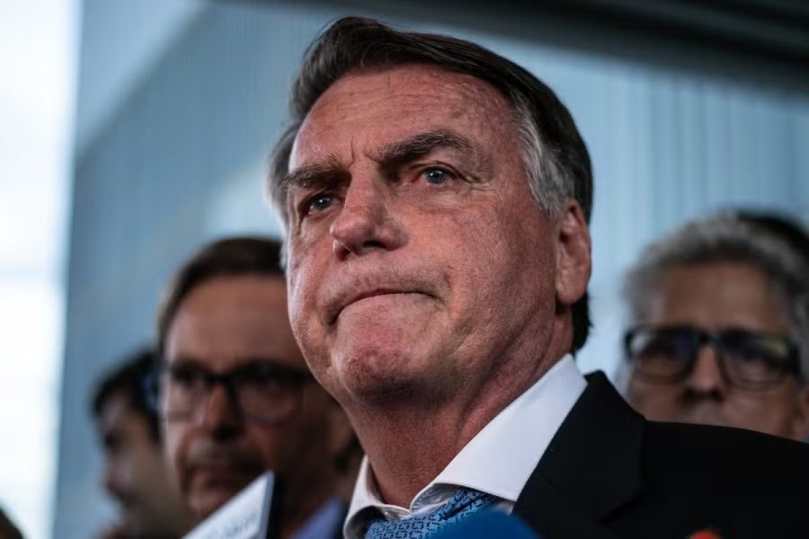 Preso há 100 dias, confinamento de Bolsonaro é marcado por articulações políticas