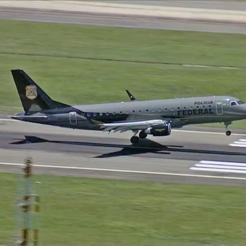 Sete chefes do tráfico do Comando Vermelho são transferidos para presídios federais após megaoperação no Rio