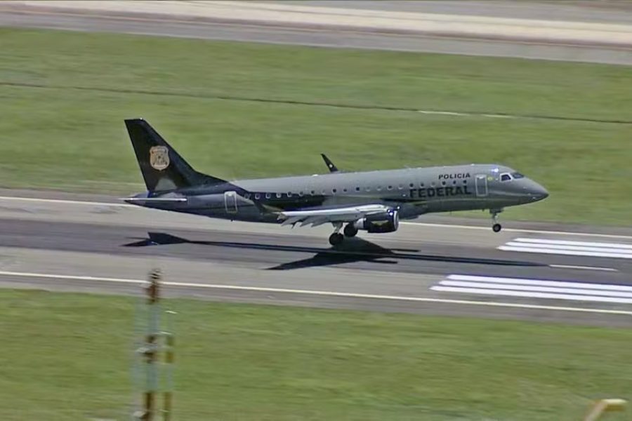 Sete chefes do tráfico do Comando Vermelho são transferidos para presídios federais após megaoperação no Rio