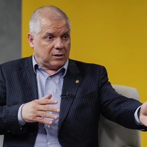 Parlamentares reagem à prisão de ex-presidente do INSS em operação da PF