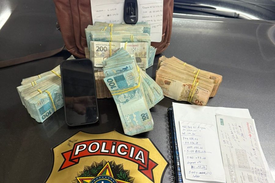 Polícia Federal prende empresário e apreende R$ 270 mil na sede da Prefeitura de Murici