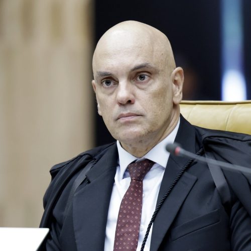 Alexandre de Moraes vota para tornar Eduardo Bolsonaro réu por coação no STF