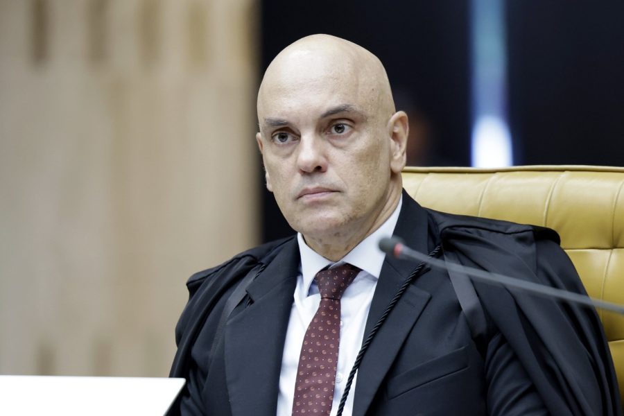 Alexandre de Moraes vota para tornar Eduardo Bolsonaro réu por coação no STF