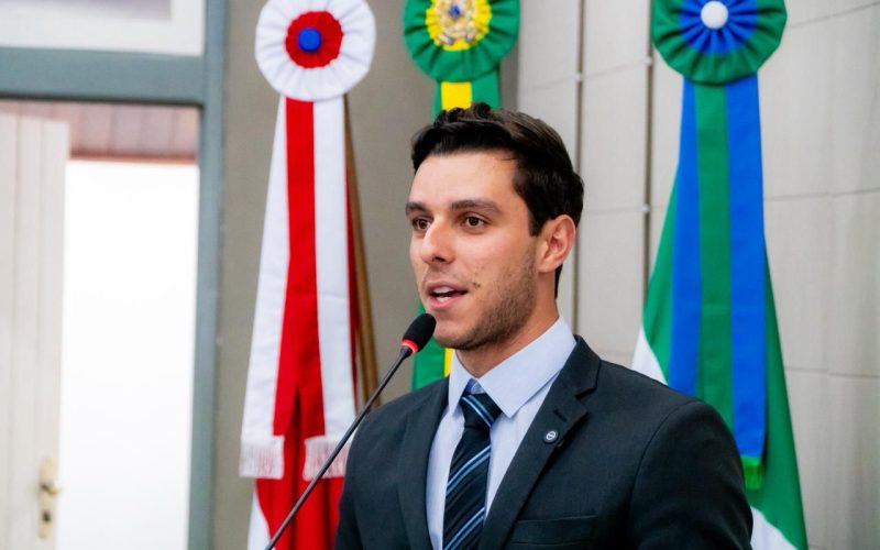 Após Lula sancionar proibição da linguagem neutra, Caio Bebeto ironiza: “A turminha do ‘todes’ vai ficar de fora”