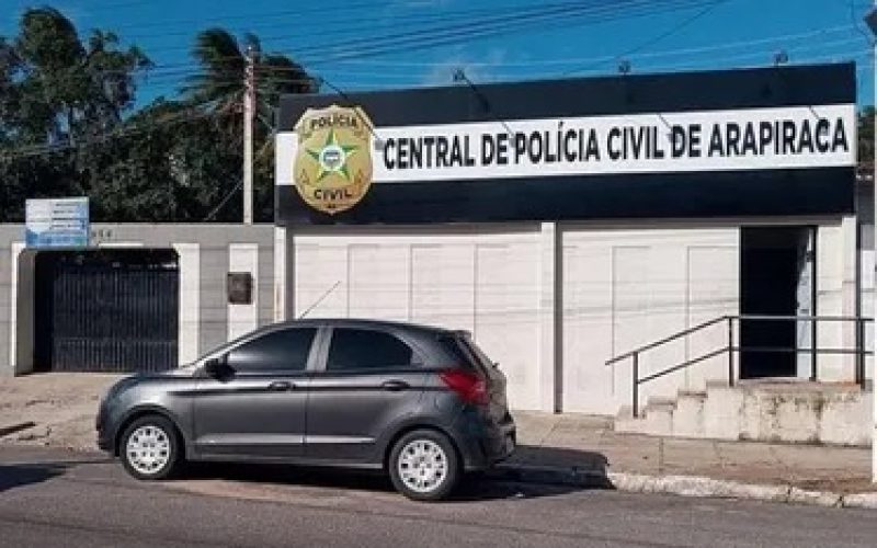 Casal é preso após assaltar farmácia e usar moto roubada em Arapiraca