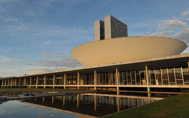 Homem é detido após tumulto e xingamentos na Câmara dos Deputados