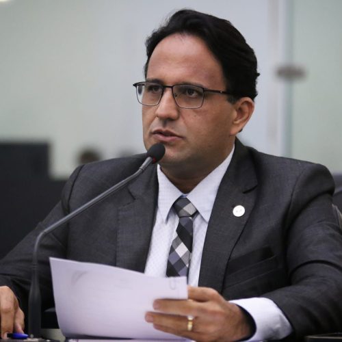 Projeto do deputado Mesaque Padilha garante prioridade em programas habitacionais para responsáveis de crianças autistas