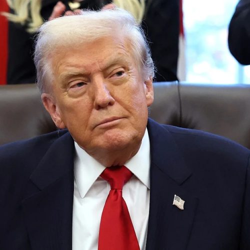 Trump sanciona lei que determina divulgação dos arquivos do caso Jeffrey Epstein