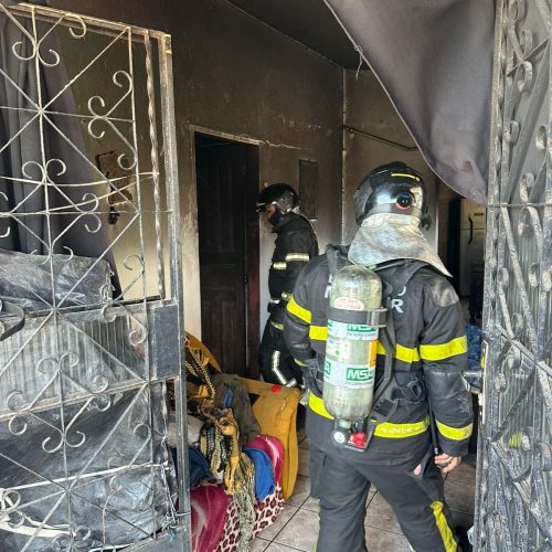 Princípio de incêndio atinge residência no Farol