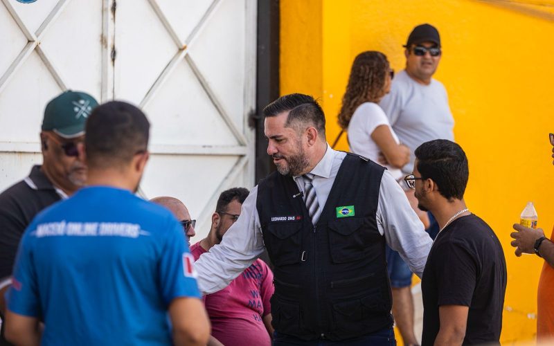 Leonardo Dias garante aprovação de lei que permite que motoristas por aplicativo utilizem Faixa Azul em Maceió
