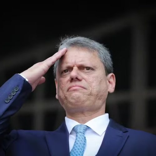 Tarcísio defende prisão perpétua e cita Bukele ao discutir segurança pública e eleições de 2026