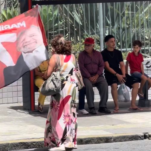 Professora manifesta apoio a Lula e festeja prisão de Bolsonaro