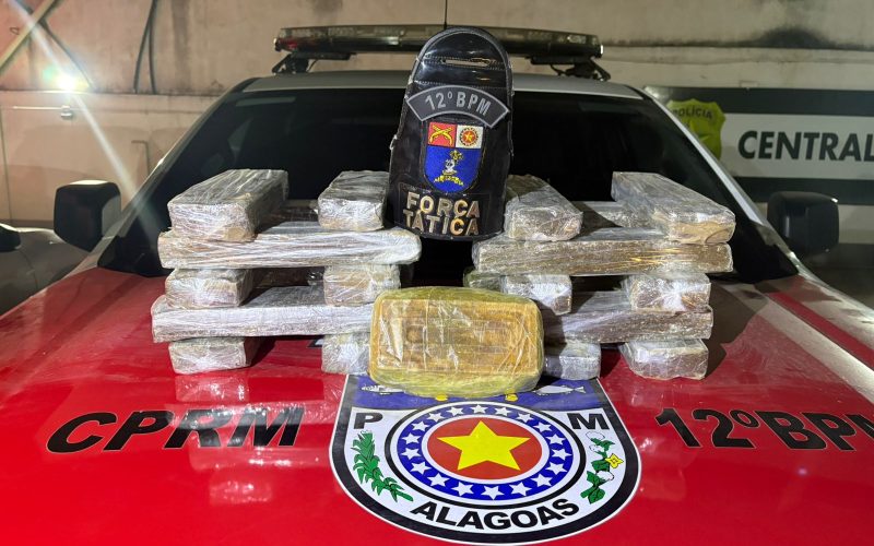 Polícia apreende quase 20 kg de drogas em área de mata em assentamento do MST em Maceió