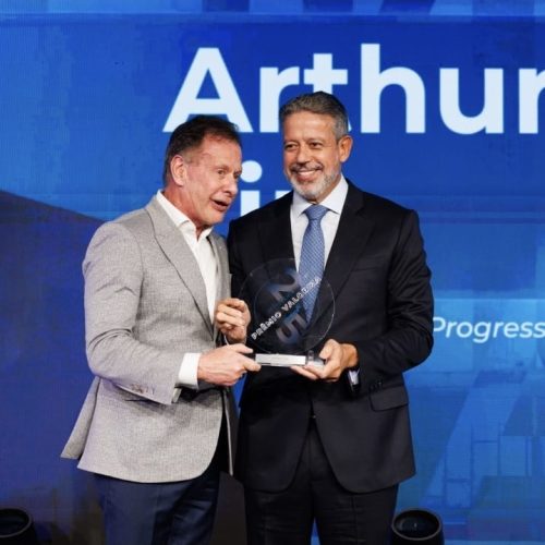 Arthur Lira é agraciado com a 1ª edição do Prêmio Valoriza Parlamento e figura entre os deputados mais influentes do Brasil em 2025