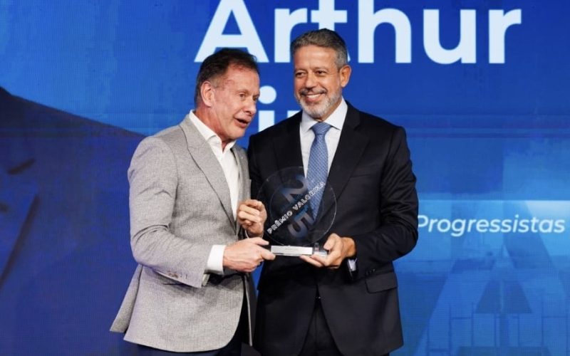 Arthur Lira é agraciado com a 1ª edição do Prêmio Valoriza Parlamento e figura entre os deputados mais influentes do Brasil em 2025