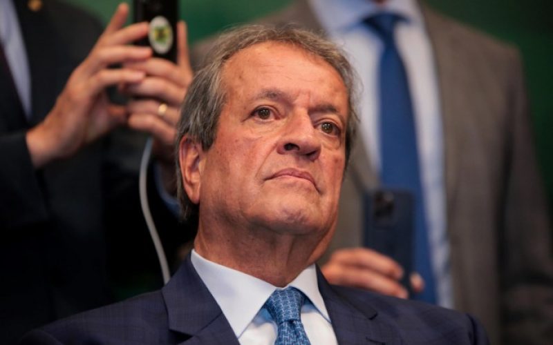 Crise no PL expõe desgaste entre Valdemar Costa Neto e família Bolsonaro após suspensão de aliança no Ceará