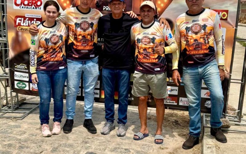 O líder Cícero Cavalcante marca presença na Cavalgada realizada na Barra de Santo Antônio