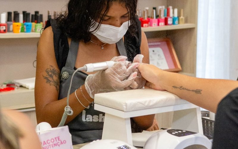 Mudança nas normas da Anvisa reforça cuidados em serviços de unhas em Maceió