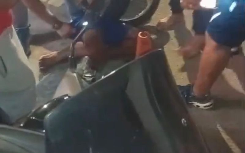 Homem é agredido por populares após tentar roubar celular no Graciliano Ramos