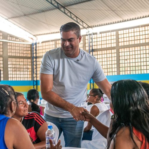 Prefeito Dani Vasconcelos antecipa salário dos garis e promove confraternização com sorteio de prêmios em Maragogi